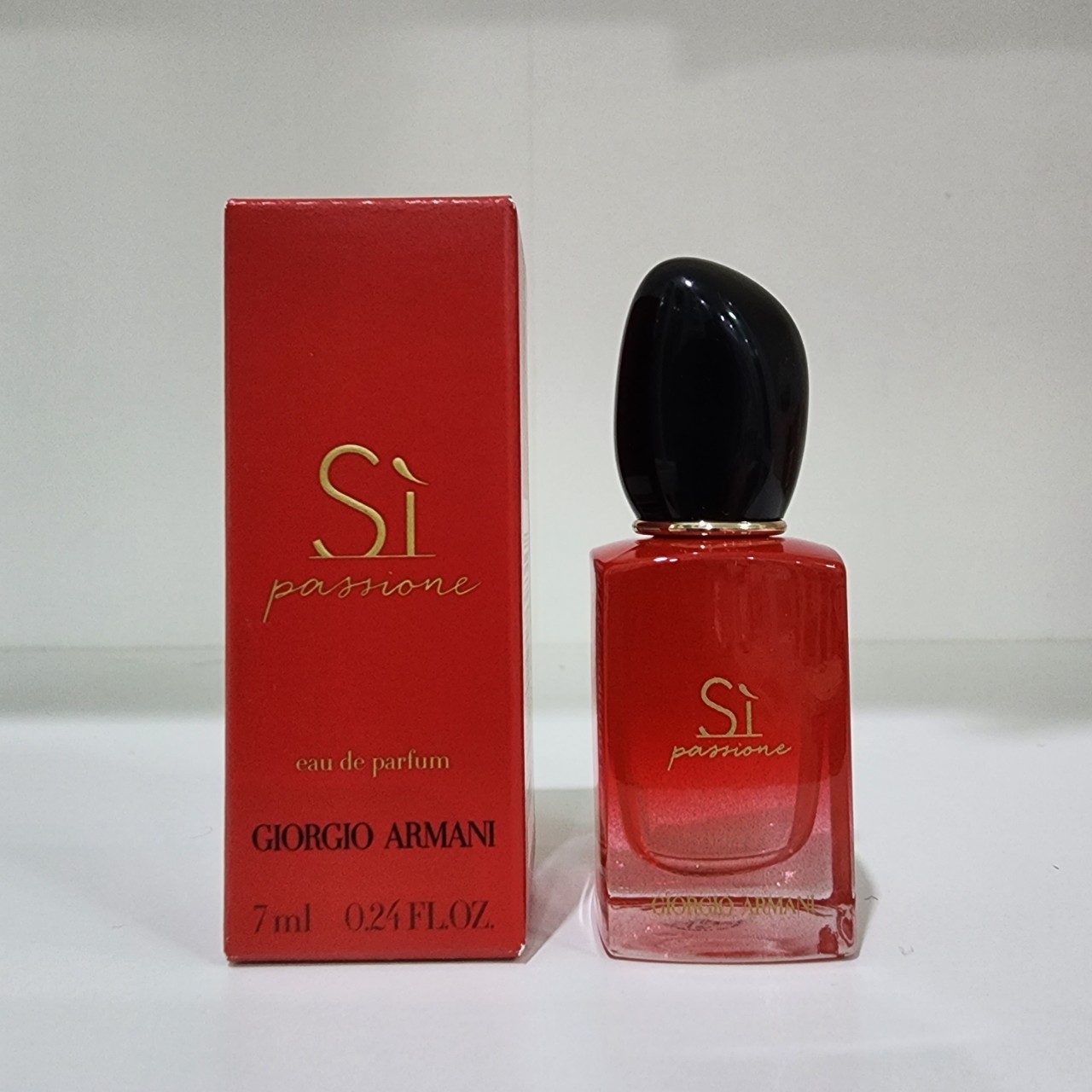 น้ำหอมจิ๋วมินิ Giorgio Armani Si Passione eau de parfum for woman 7ml แบบแต้มมีกล่อง ( Mini Perfume น้ำหอมขนาดพกพา) น้ำหอมจิ๋วมินิ ขวดน่ารัก ตั้งโชว์ก็สวย พกพาก็สะดวก หัวแต้มตามจุดชีพจร