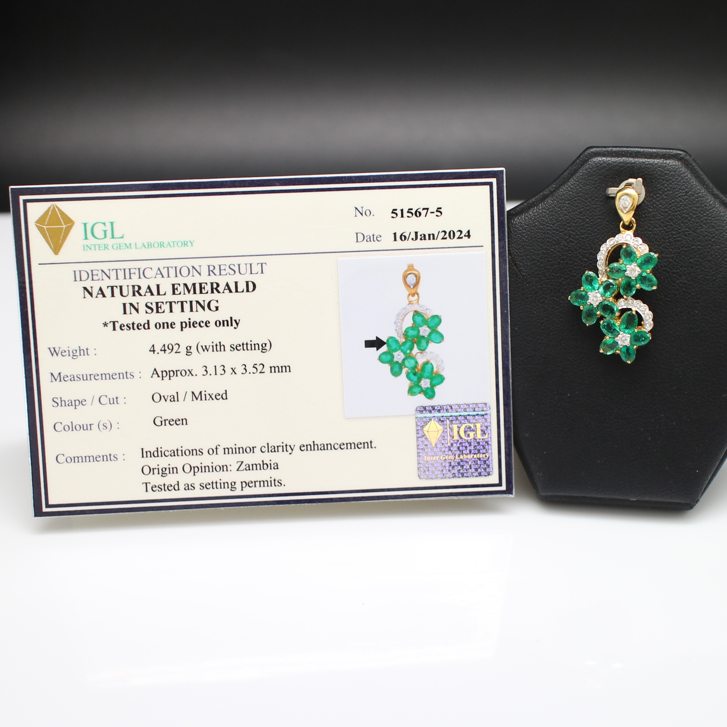 PD25074 จี้มรกตดอกไม้ประดับเพชร เพชรแท้ 0.31 กะรัต ทองแท้ 18k นน.รวม 4.4 กรัม มีใบเซอร์ IGL