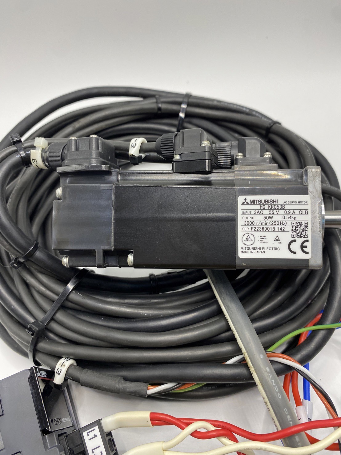 Servo Motor พร้อม Driver ยี่ห้อ Mitsubishi รุ่น MR-J4-10B / HG-KR053B (50W) มือสอง