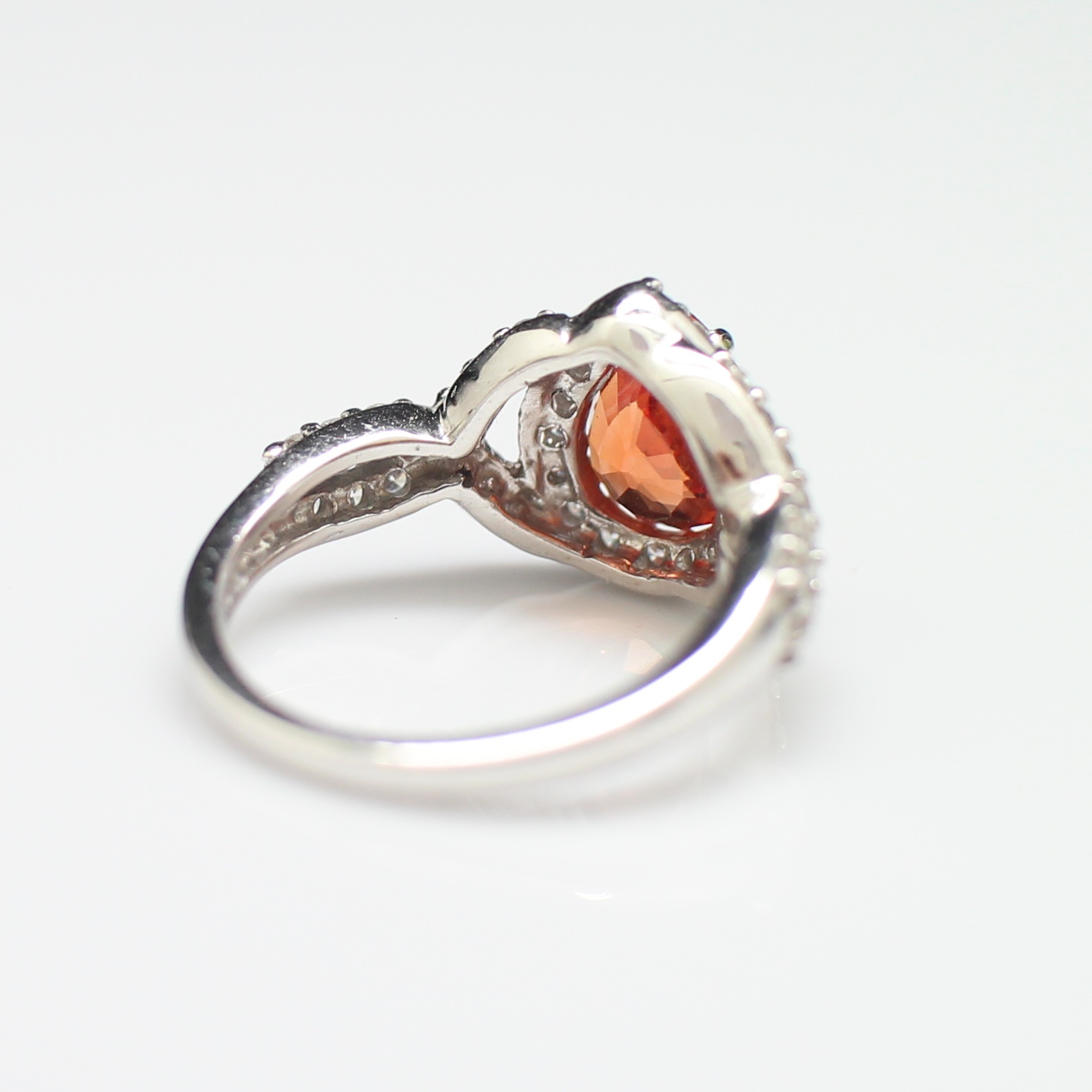 RG250292 แหวนออเร้นท์ซัฟไฟร์หยดน้ำ ล้อมเพชรแท้ 0.49 กะรัต ทองแท้ 18k นน.รวม 4.5 กรัม ขนาดแหวน 50