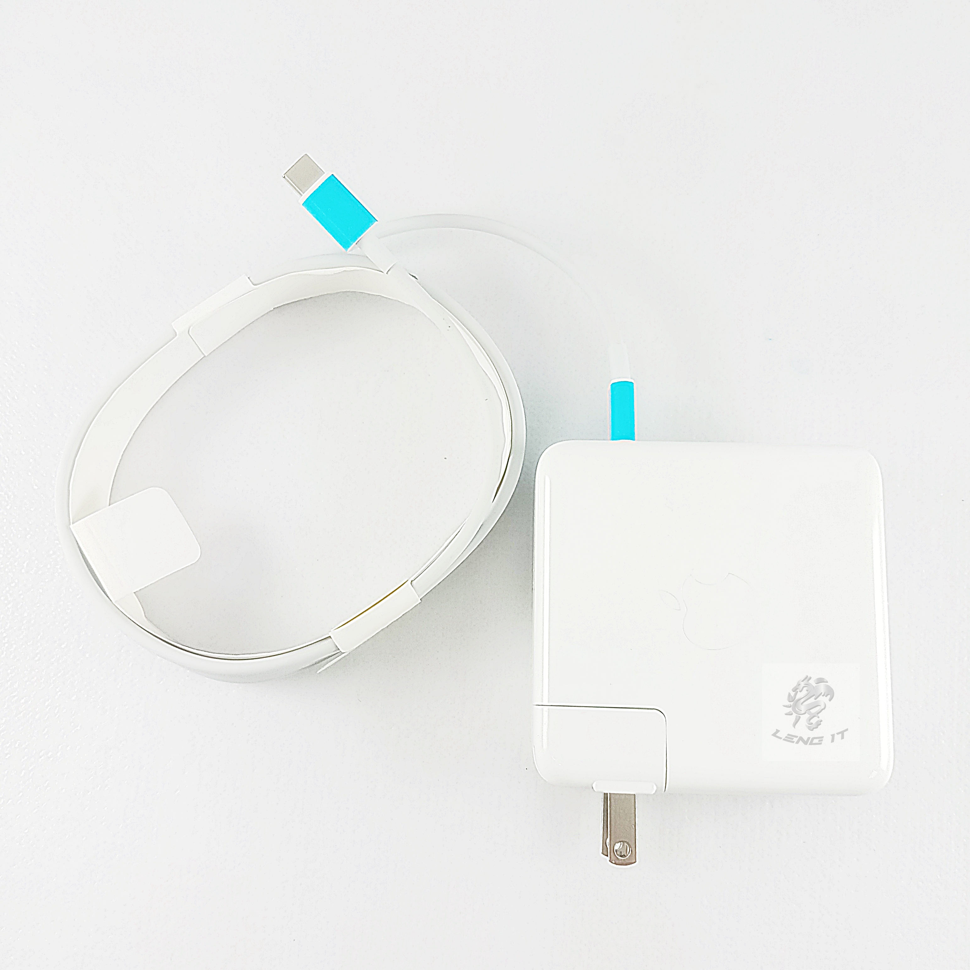 Apple (Macbook) Adapter 61W USB-C Power Adapter and USB-C Charge Cable