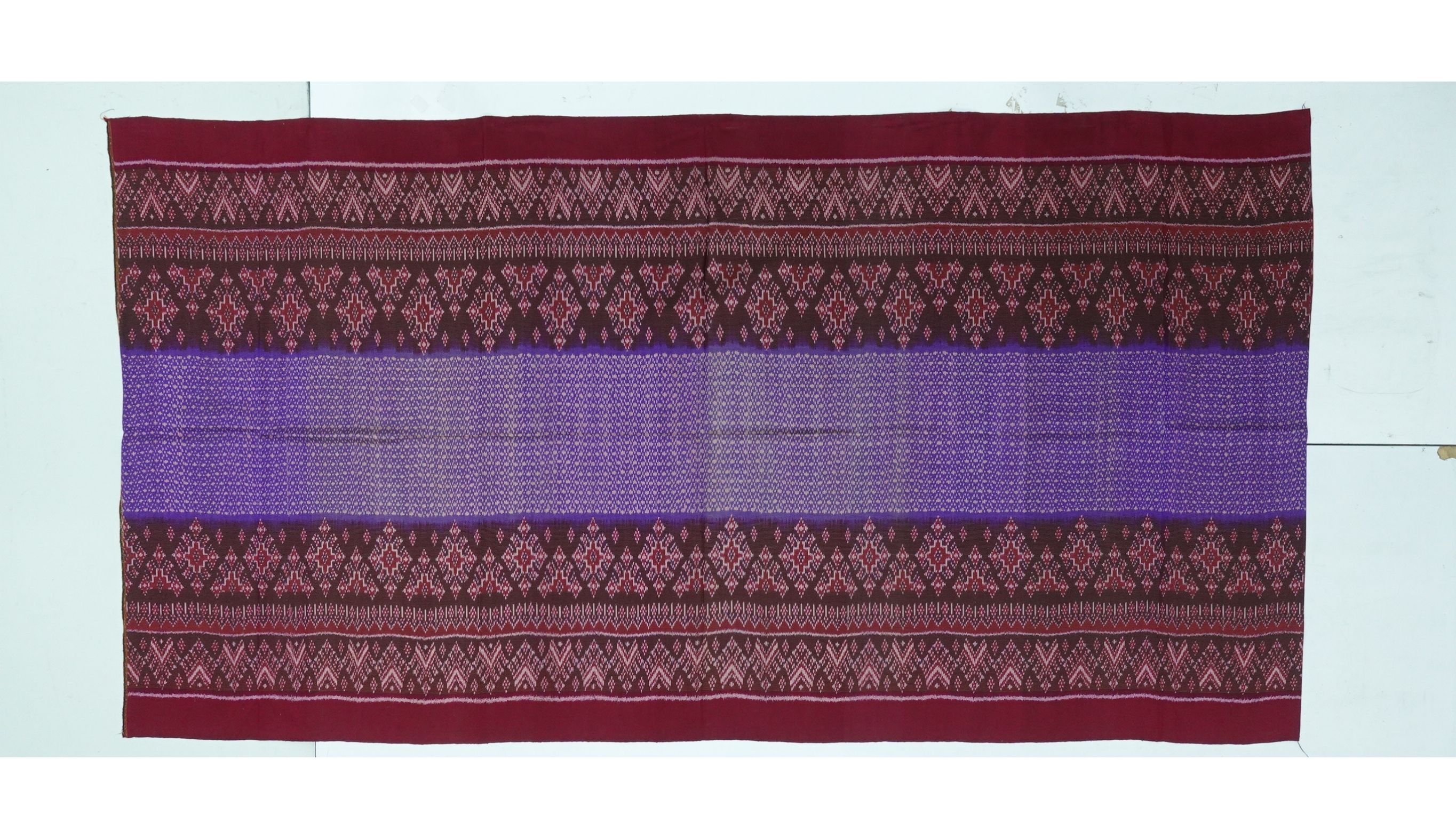 ซิ่น ผ้าไหมมัดหมี่ 3ตะกอ ขนาด 1x2เมตร ลายร่างแห สีม่วง รหัส R2Q-ME-066-1220670912