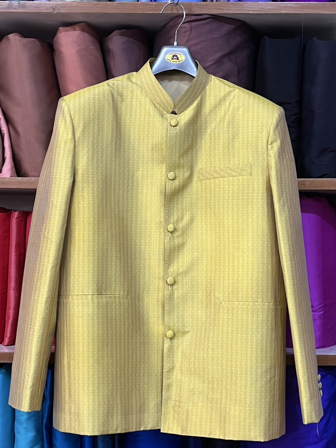 เสื้อสูทไหมคอพระราชทาน แขนยาว ลายเกล็ดเต่า ไซส์ L สีเหลือง รหัส DM-NY-01246801