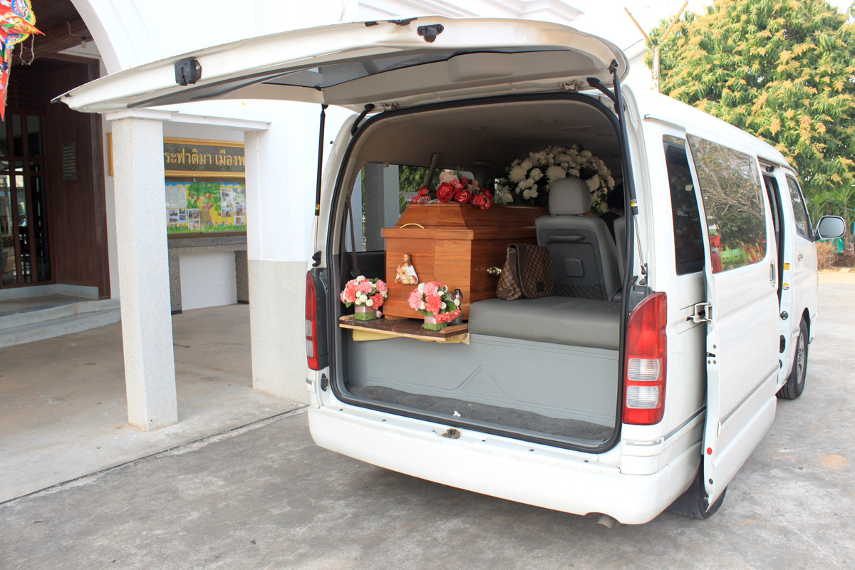 รถตู้เคลื่อนย้ายผู้เสียชีวิต