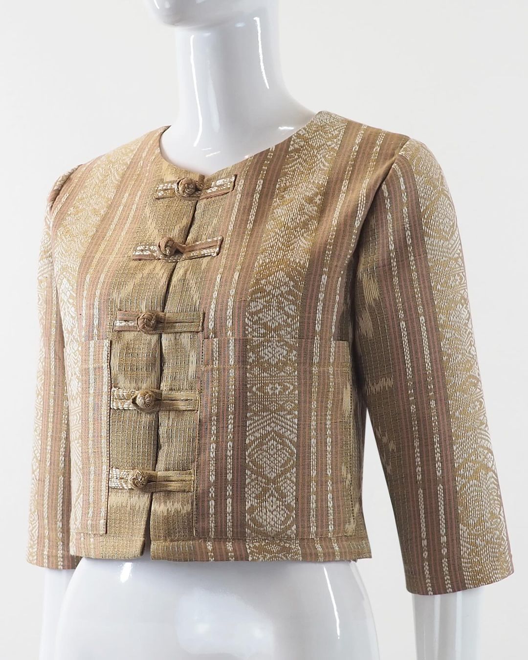 แบบตัด เสื้อผ้าไหม (ไม่รวมผ้า) ตามแบบ รหัส CUT-51-0324674