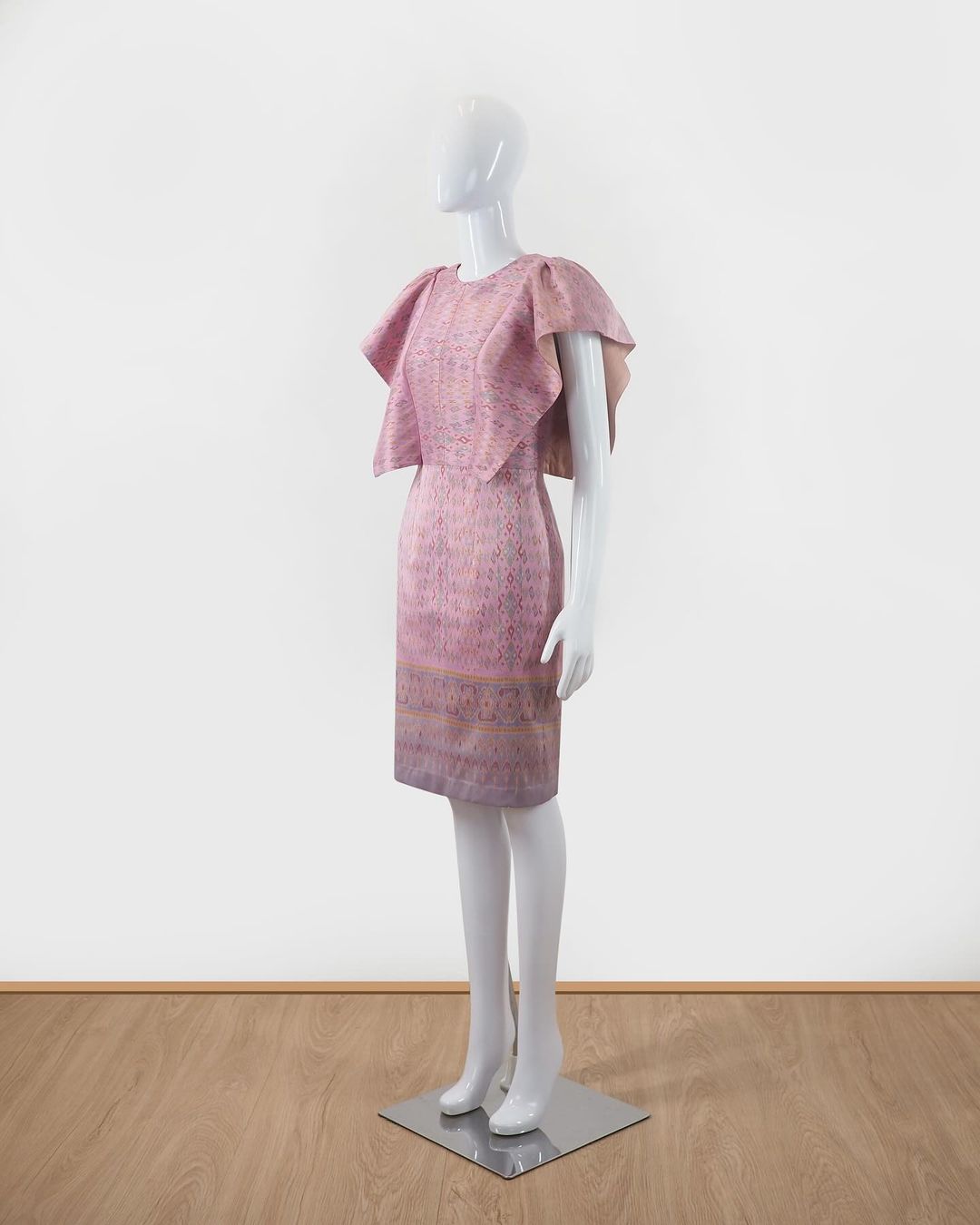 แบบตัดชุด เดรสผ้าไหม (ไม่รวมผ้า) chobmai x JHN รหัส CUT-51-03236714