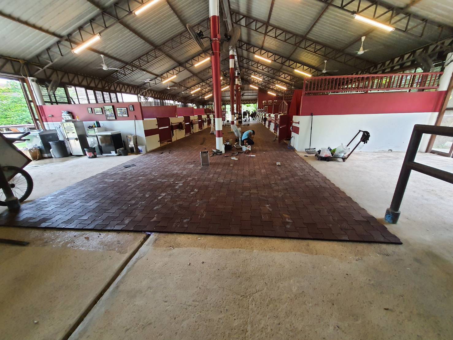 แผ่นยางปูพื้นคอกม้าบล็อคยางหนา25mm