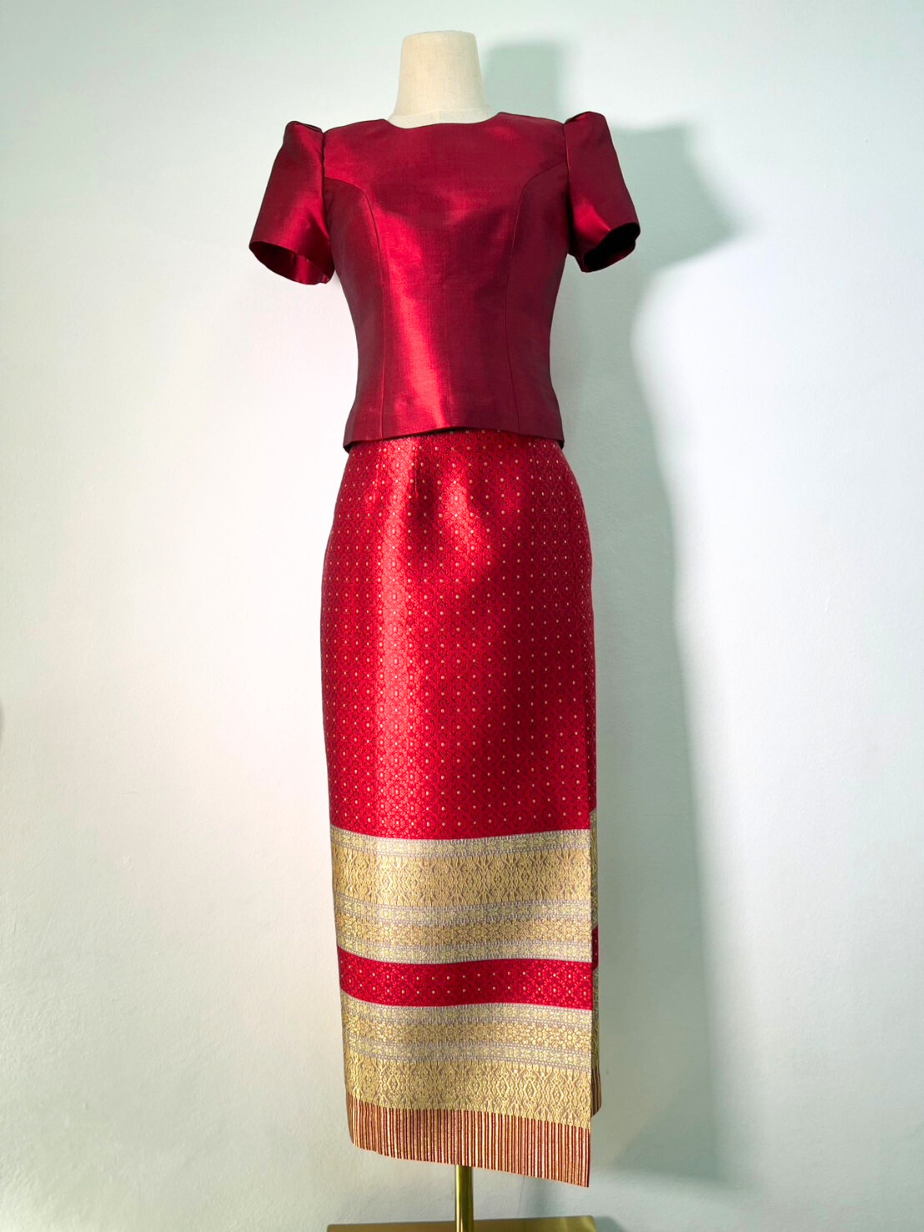 แบบตัดชุด แยกชิ้น เสื้อ+กระโปรง ผ้าไหมยกใหญ่ (ไม่รวมผ้า) chobmai x ARW รหัส CUT-ARW-110467