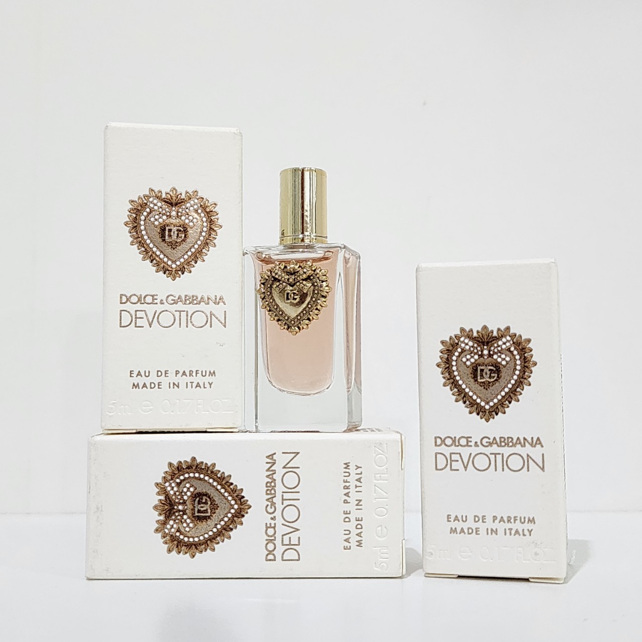 น้ำหอมจิ๋วมินิ Dolce & Gabbana Devotion EDP 5ml แบบแต้มมีกล่อง ( Mini Perfume น้ำหอมขนาดพกพา) น้ำหอมจิ๋วมินิ ขวดน่ารัก ตั้งโชว์ก็สวย พกพาก็สะดวก หัวแต้มตามจุดชีพจร
