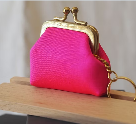 กระเป๋าสตางค์ ใส่เหรียญ ขนาด 7x7x2.5cm. สีชมพู GL-CT-103453