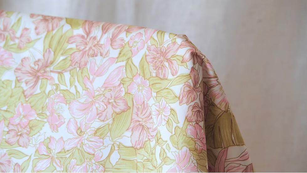 ผ้าพันคอไหมพิมพ์ลาย สี่เหลี่ยมจัตุรัส ขนาด 100x92ซม.ลายดอกไม้ สีชมพูอ่อน รหัส ZTG-CT-103374