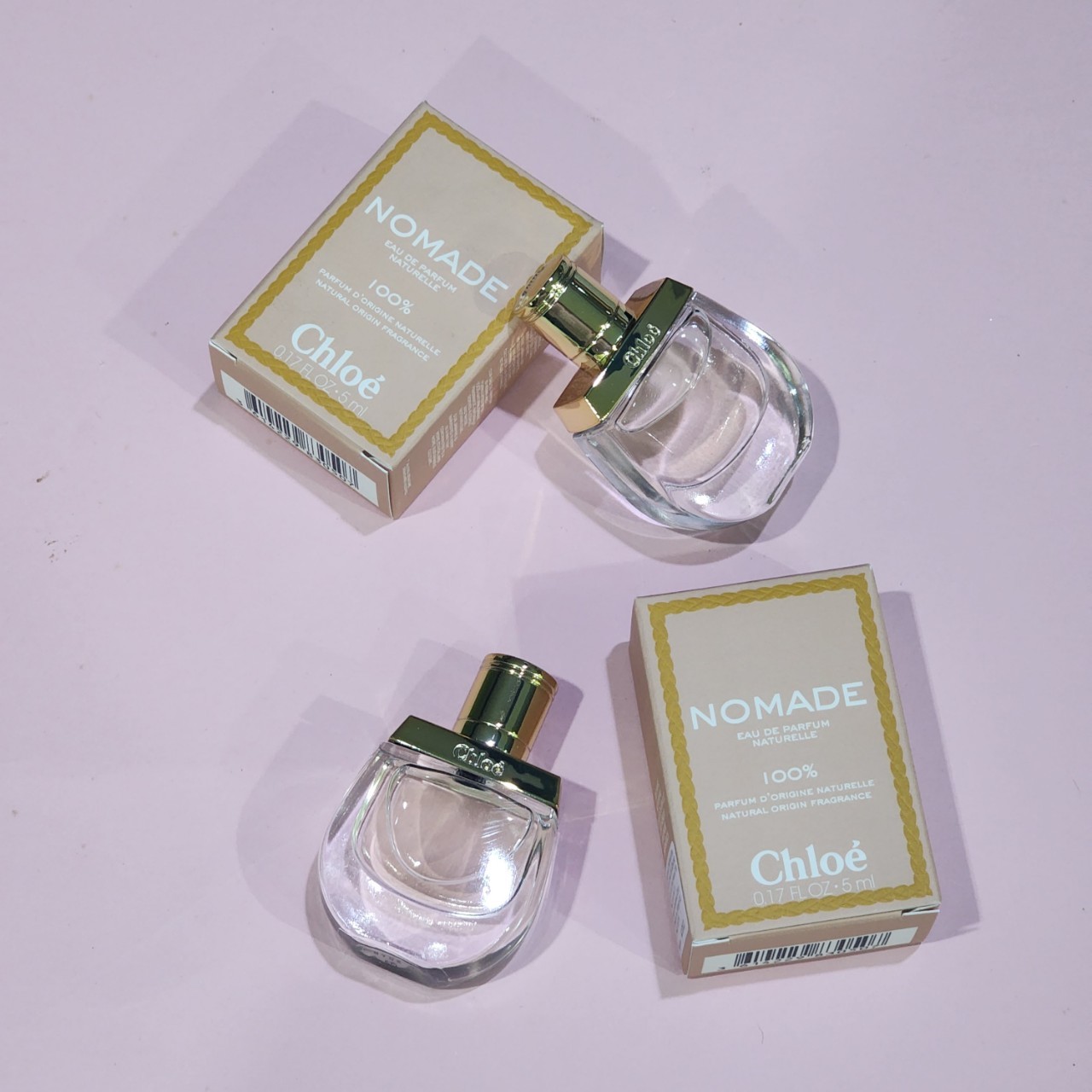 น้ำหอมจิ๋วมินิ Chloe Nomade Naturelle Eau De Parfum EDP Natural Origin Fragrance 5ml แบบแต้มมีกล่อง ( Mini Perfume น้ำหอมขนาดพกพา) น้ำหอมจิ๋วมินิ ขวดน่ารัก ตั้งโชว์ก็สวย พกพาก็สะดวก หัวแต้มตามจุดชีพจร