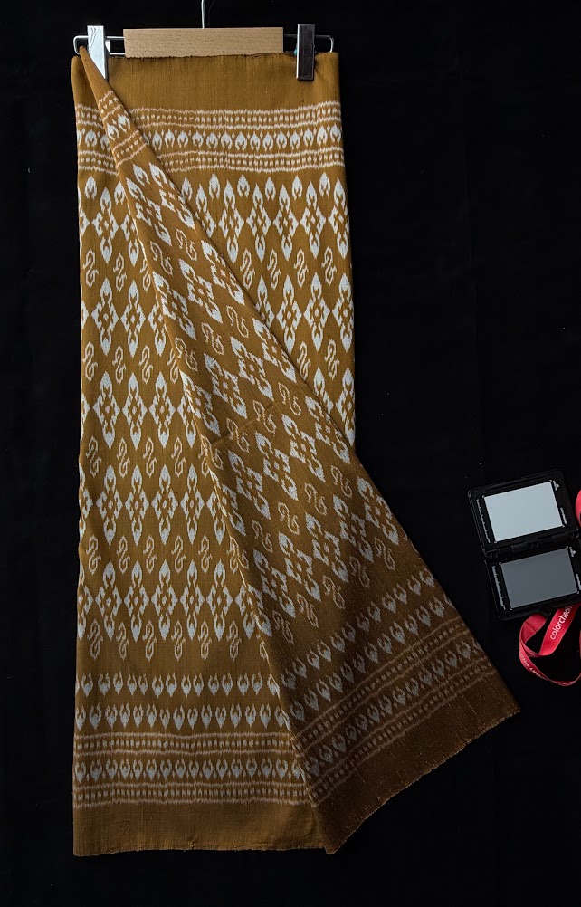 ซิ่น ผ้าไหมมัดหมี่ 3ตะกอ ขนาด 1x2 เมตร ลายดอกรักราชกัญญา สีน้ำตาลอมเขียว รหัส PCS-NY-11226823