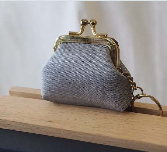 กระเป๋าสตางค์ ใส่เหรียญ ขนาด 7x7x2.5cm. สีเทาอ่อน GL-CT-103489