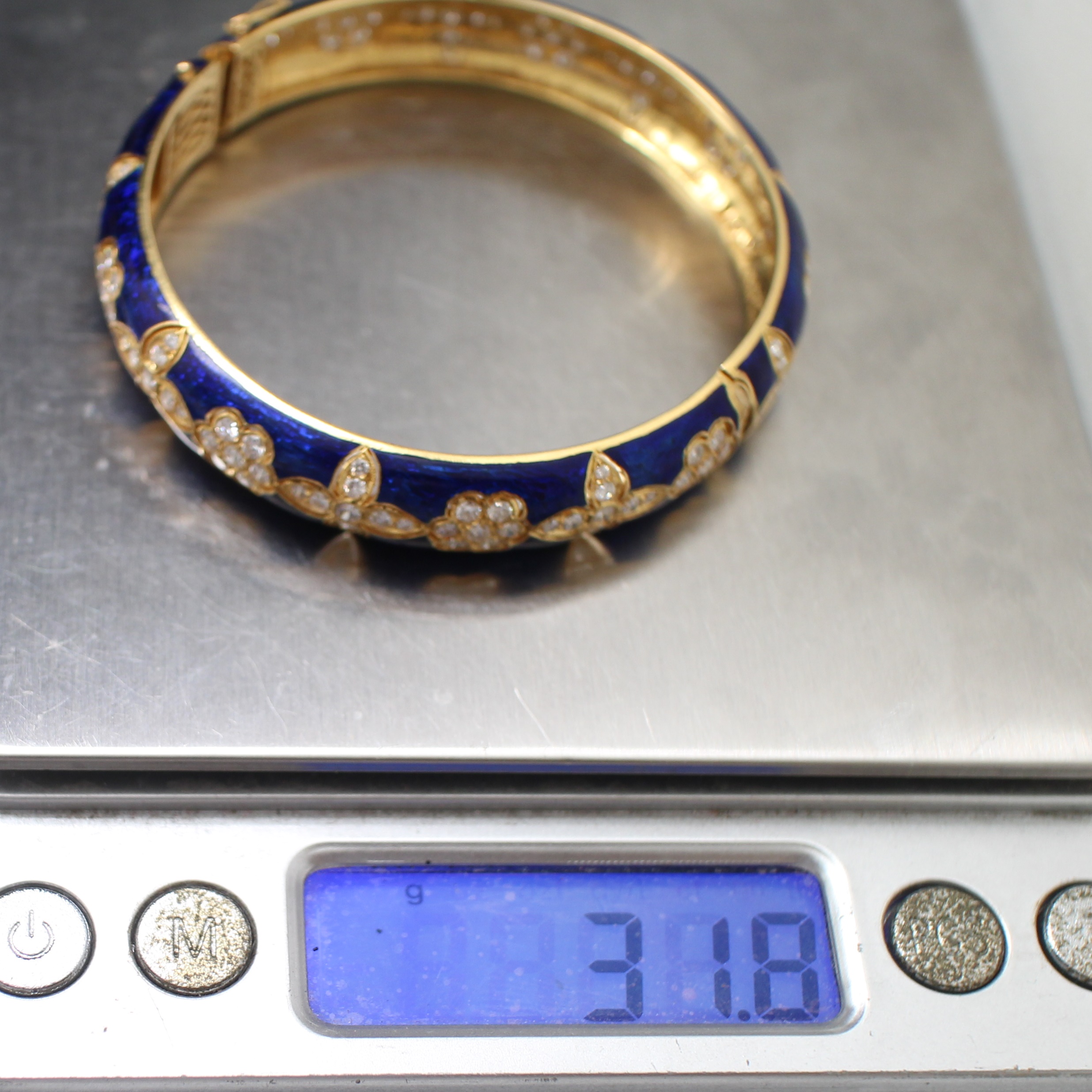 BL25129 กำไลทองลงยาสีน้ำเงิน ประดับเพชรเกสร 3.42 กะรัต ทองแท้ 18k นน.รวม 31.8 กรัม เส้นผ่านศูนย์กลาง 5.2 ซม.