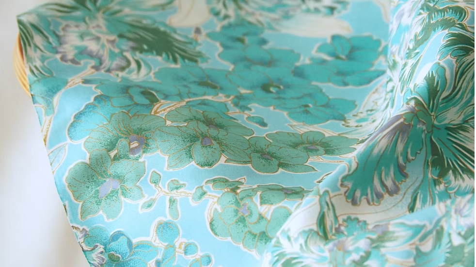 ผ้าพันคอไหมพิมพ์ลาย สี่เหลี่ยมจัตุรัส ขนาด 100x84ซม.ลายดอกไม้ สีฟ้า รหัส ZTG-CT-103375