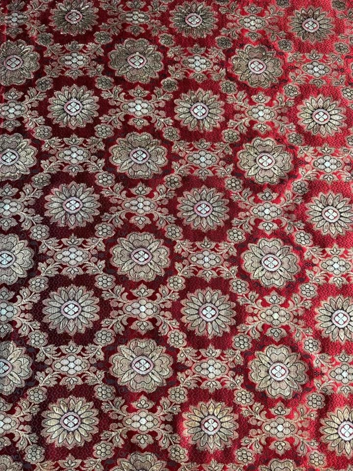 ซิ่น ผ้าปาโตล่า เส้นยืนไหมแท้ ขนาด 112x460ซม. พื้นสีแดง สีเขียว รหัส N9-SIL-GK2