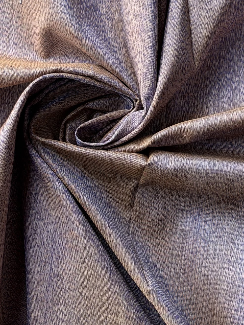 ผ้าไหมหางกระรอก ไหมบ้าน เนื้อหนา สีเทาฟ้าเหลือบน้ำตาล ตัดขายตามความยาวเมตร รหัส R1N-NY-1121681