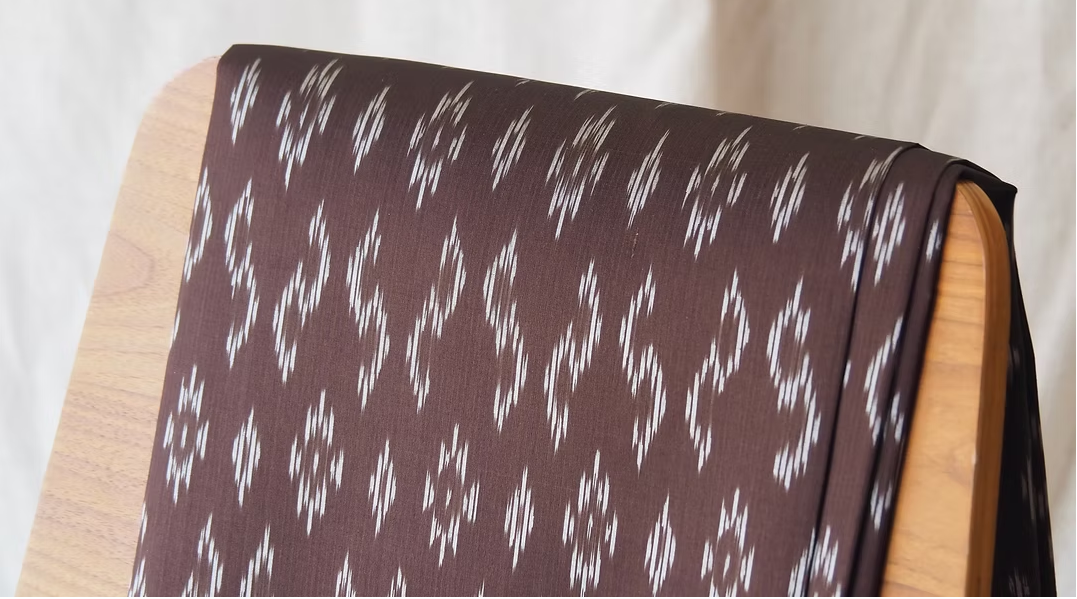 ซิ่น ผ้าไหมมัดหมี่ ไหมบ้าน ขนาด 1x2หลา พื้นสีน้ำตาล รหัส CISP-CT-0612684