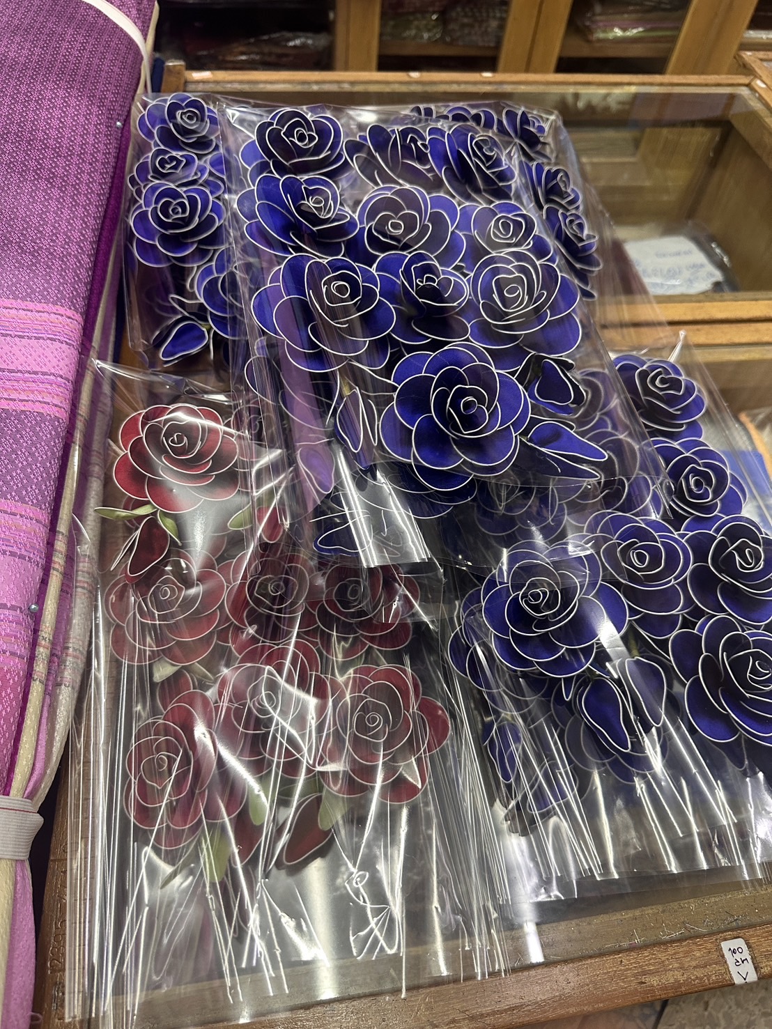 ดอกกุหลาบผ้าไหม (กลัดหน้าอก) แพคโหล (12ชิ้น) คละสี คละลาย GF-ST-1225661