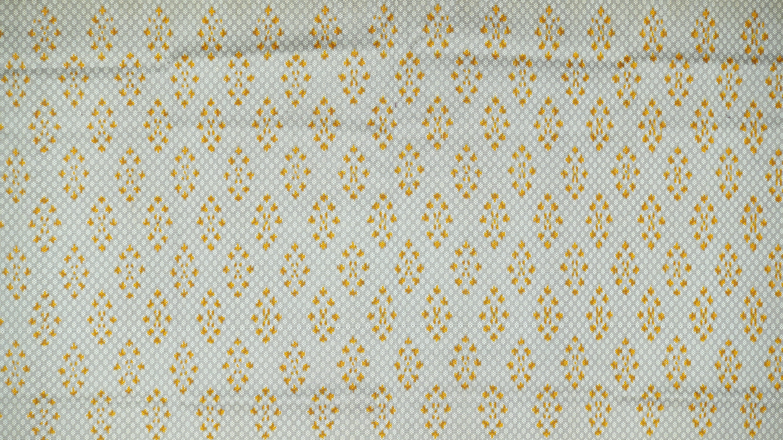 ซิ่น ผ้าไหมมัดหมี่ ไหมแท้ 6ตะกอ มีหน้านาง ชายครุย ขนาด 1x2เมตร ลายดอกดาวเรือง ท้างผ้าสีครีมงาช้าง ตีนแดง รหัส L9A-ME-0206671