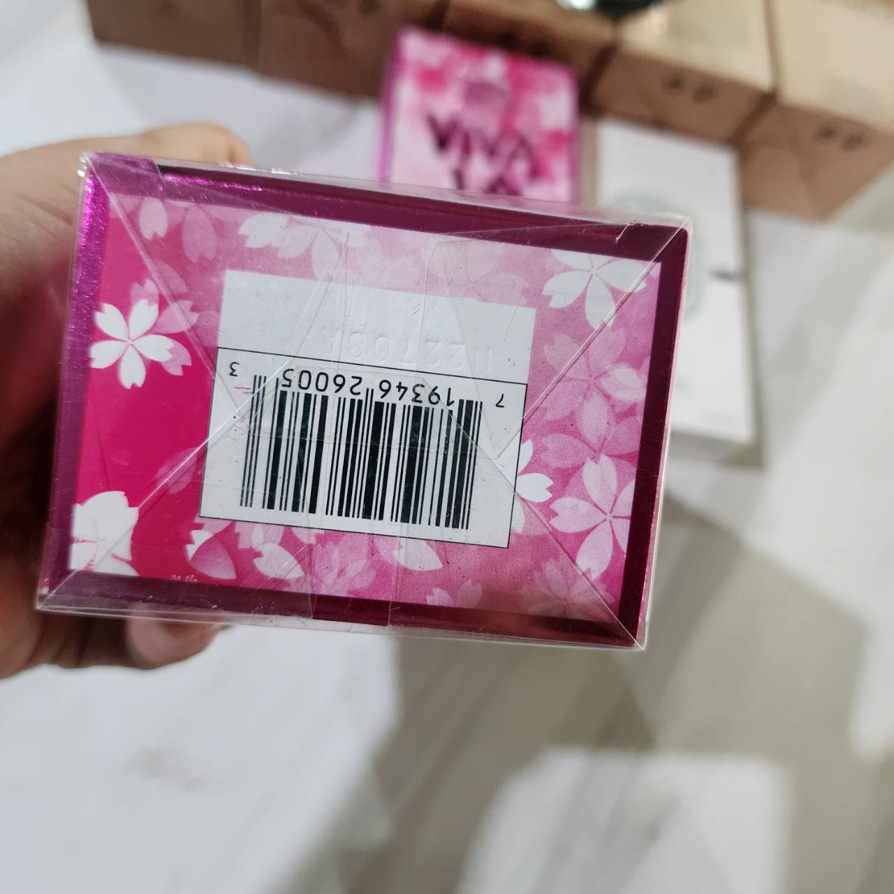 น้ำหอม Juicy Couture Viva La Juicy Petals Please 100ml กล่องซีล กล่องบุบ