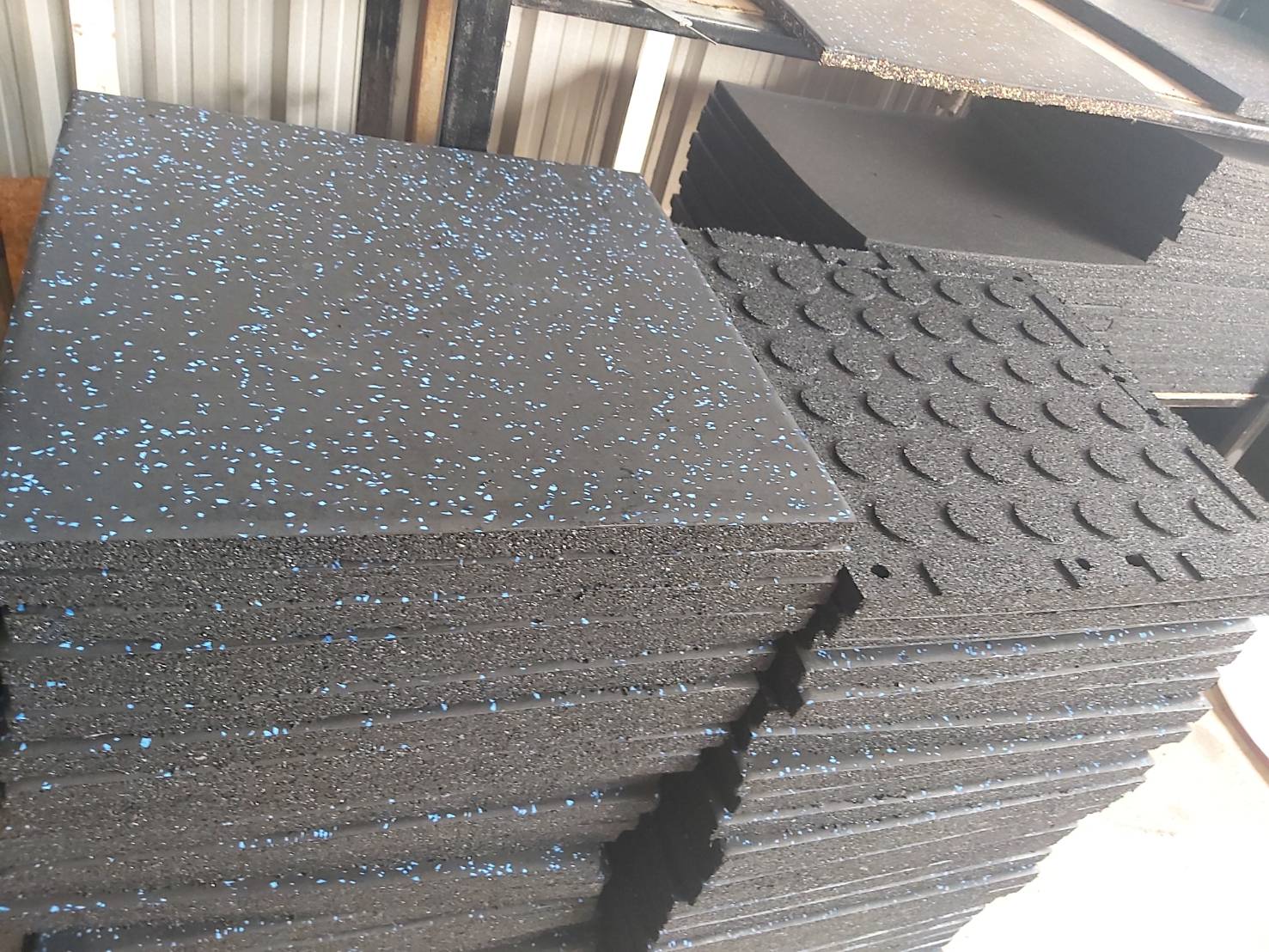 โรงงานผลิตในไทยแผ่นยางEPDM หนา25มิล 1300บาท ปูพื้นห้องฟิตเนส