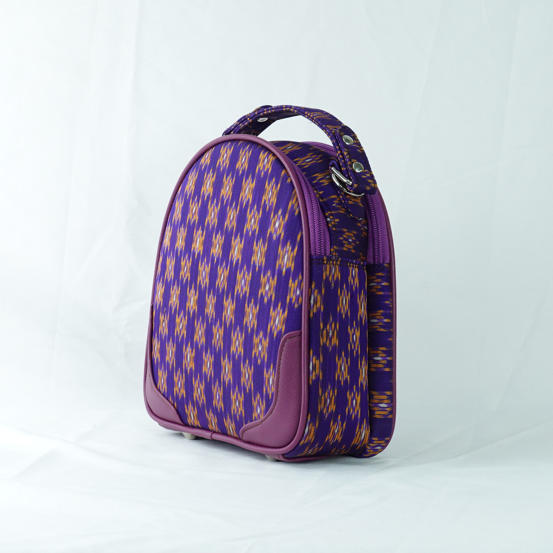 กระเป๋าถือไหมแท้ทรงโดมหลังเต่า พร้อมสายสะพาย ขนาด 8x21x21 ซม. ความสูงหูจับ 7 ซม. สีม่วง รหัส GO-TT-060468154