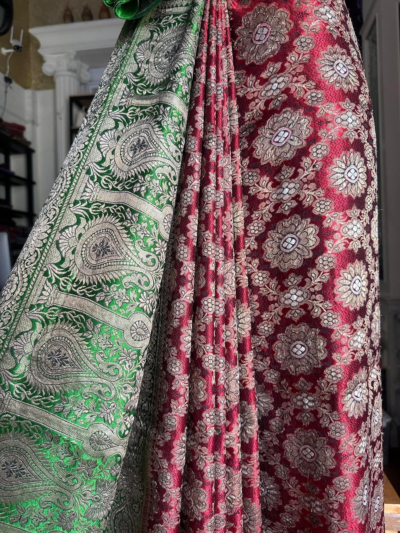 ซิ่น ผ้าปาโตล่า เส้นยืนไหมแท้ ขนาด 112x460ซม. พื้นสีแดง สีเขียว รหัส N9-SIL-GK2