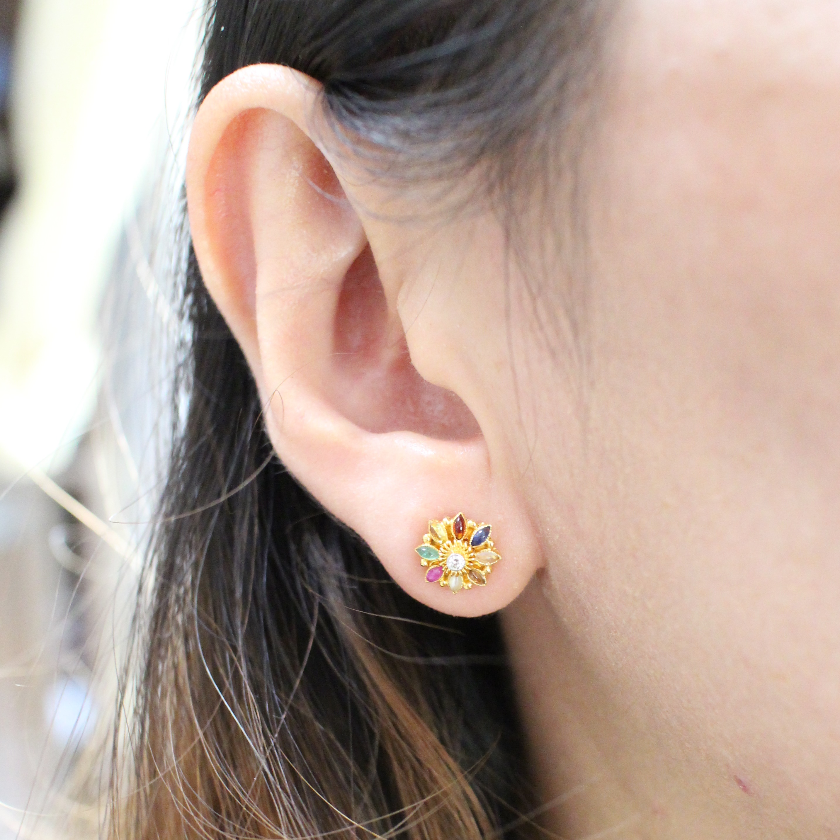 ER25102 ต่างหูนพเก้าพลอยส่งมาคีย์ เพชรแท้ 2 เม็ด 0.10 กะรัต นน.รวม 3.2 กรัม