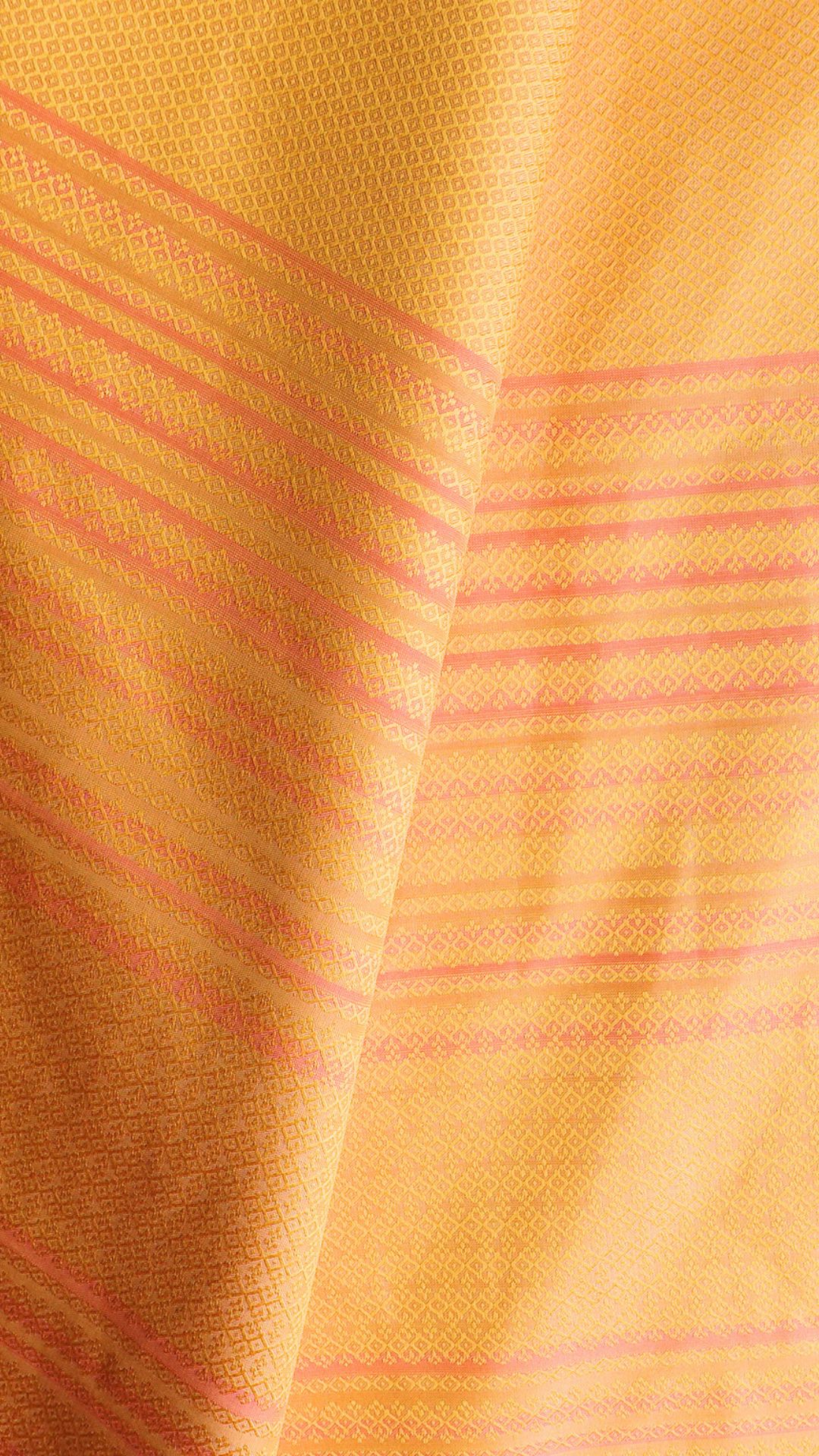 (ผ้าชุด)ไหมสีพื้นมีเชิง (ผ้าพื้น2หลา+ผ้าซิ่น2หลา) เฉดสีเหลืองอมส้ม รหัส B7C-NY-0623685