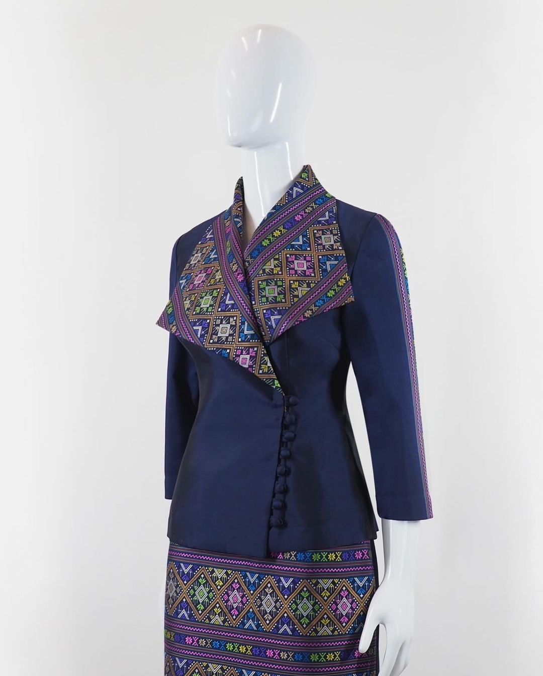 แบบตัดชุด แยกชิ้น เสื้อ+กระโปรง ไหมแพรวา (ไม่รวมผ้า) chobmai x JHN รหัส CUT-JHN-0322671