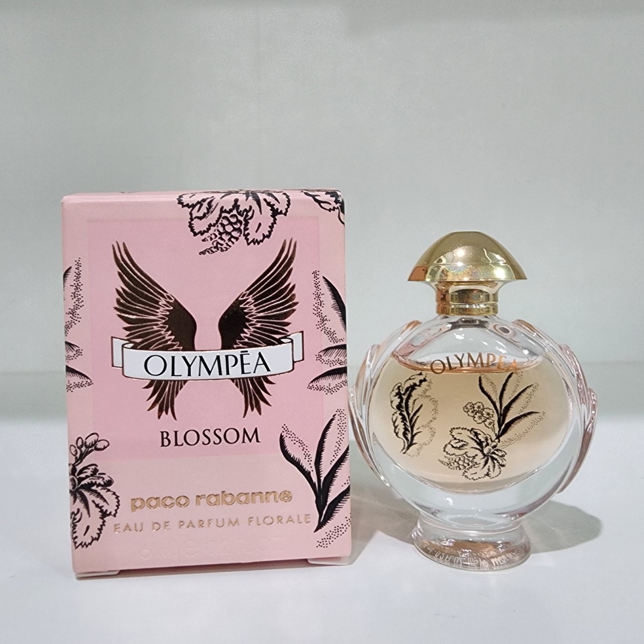 น้ำหอมจิ๋วมินิ Paco Rabanne Olympéa Blossom Eau de Parfum Florale 6ml แบบแต้มมีกล่อง ( Mini Perfume น้ำหอมขนาดพกพา) น้ำหอมจิ๋วมินิ ขวดน่ารัก ตั้งโชว์ก็สวย พกพาก็สะดวก หัวแต้มตามจุดชีพจร