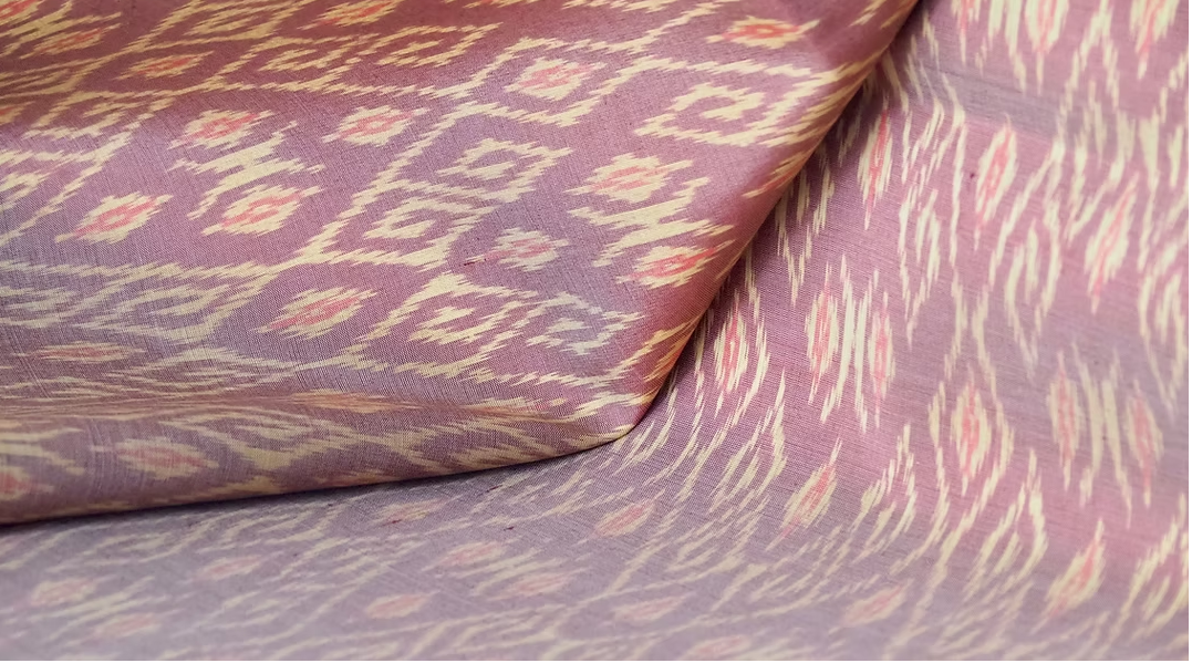 ซิ่น ผ้าไหมมัดหมี่ ไหมบ้าน ขนาด 1x2หลา พื้นสีอิฐทองแดง รหัส CISP-CT-103024