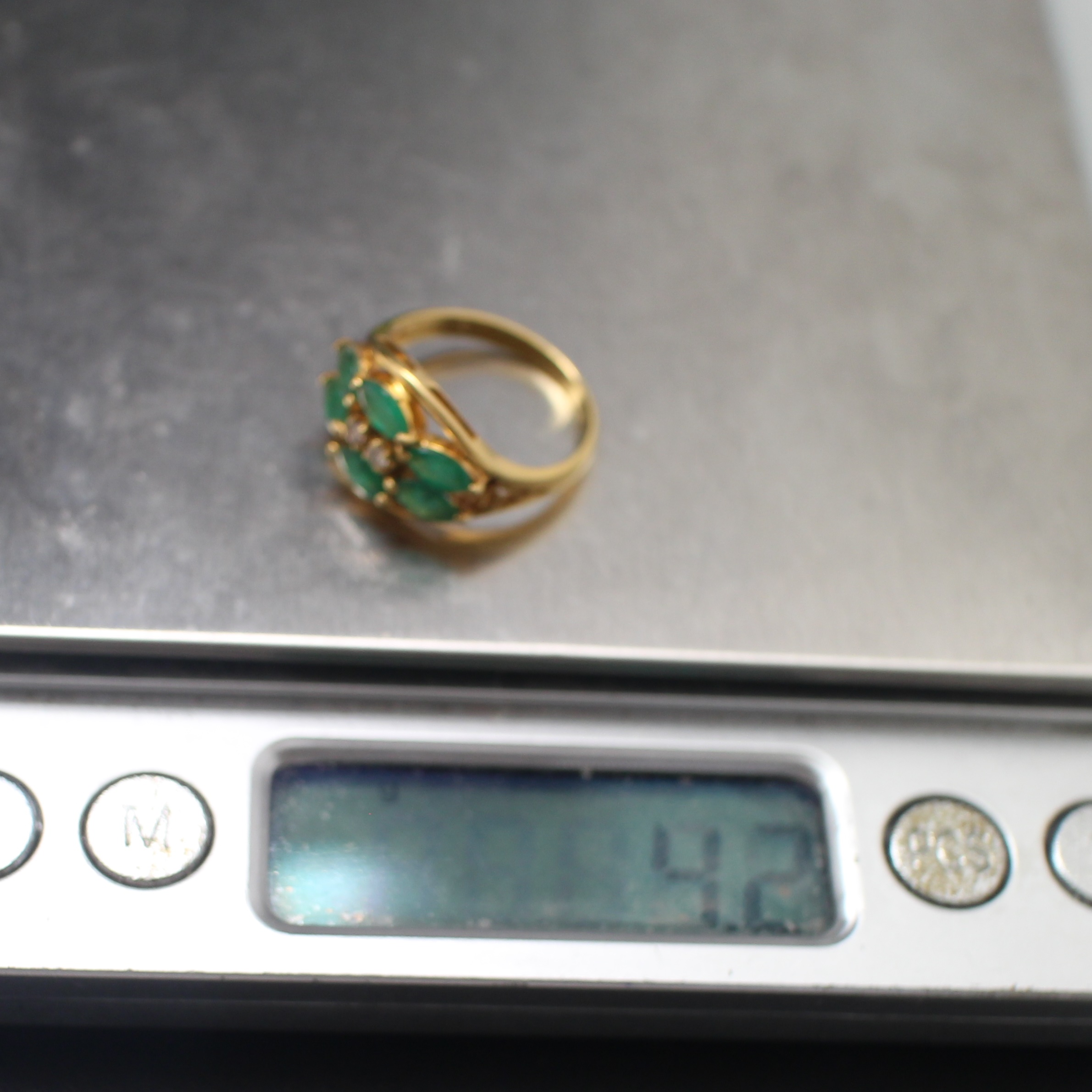 RG250103 แหวนมรกตประดับเพชร เพชร 2 เม็ด 0.05 กะรัต ทองแท้ 90% น้ำหนักรวม 4.2 กรัม Size 52.5