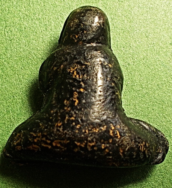 พระปิดตาเข่ากว้าง สายใต้