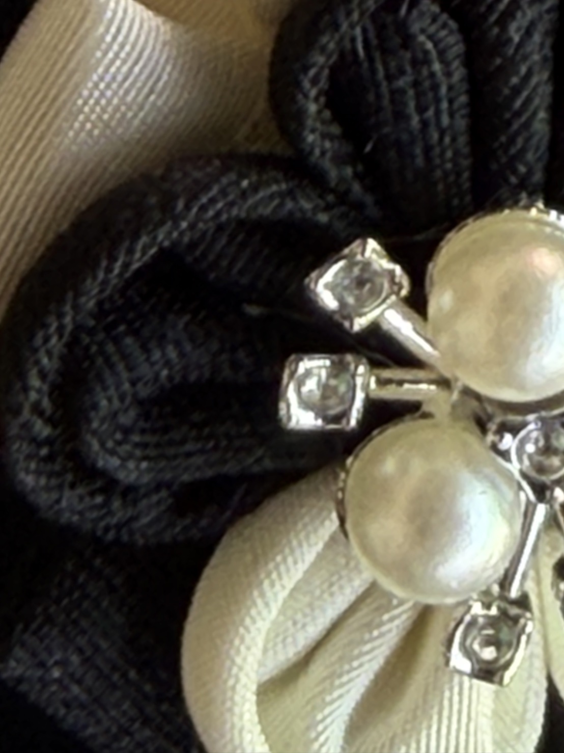 เข็มกลัดดอกมะลิ พวงระย้า ผ้าไหมแท้ (กลัดหน้าอก) GF-ME-112668