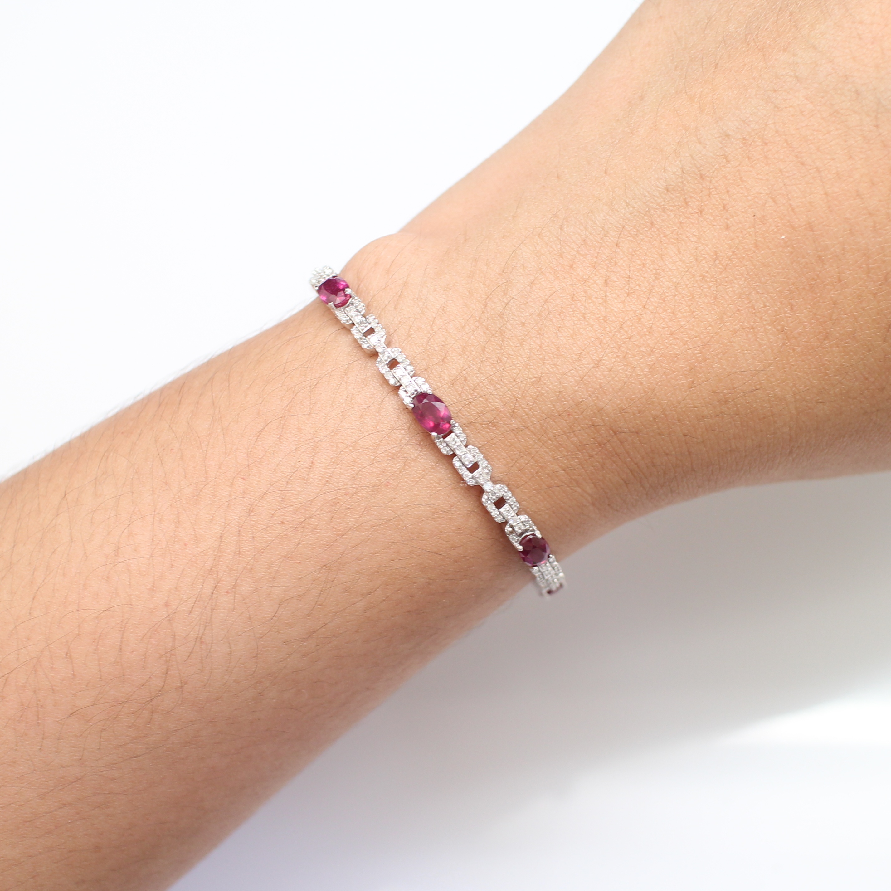 BL25274 สร้อยข้อมือทับทิมคั่นเพชร เพชรแท้ 255 เม็ด 1.20 กะรัต ทองแท้ 18k นน.รวม 13.8 กรัม ยาว 18 ซม. งานสวย