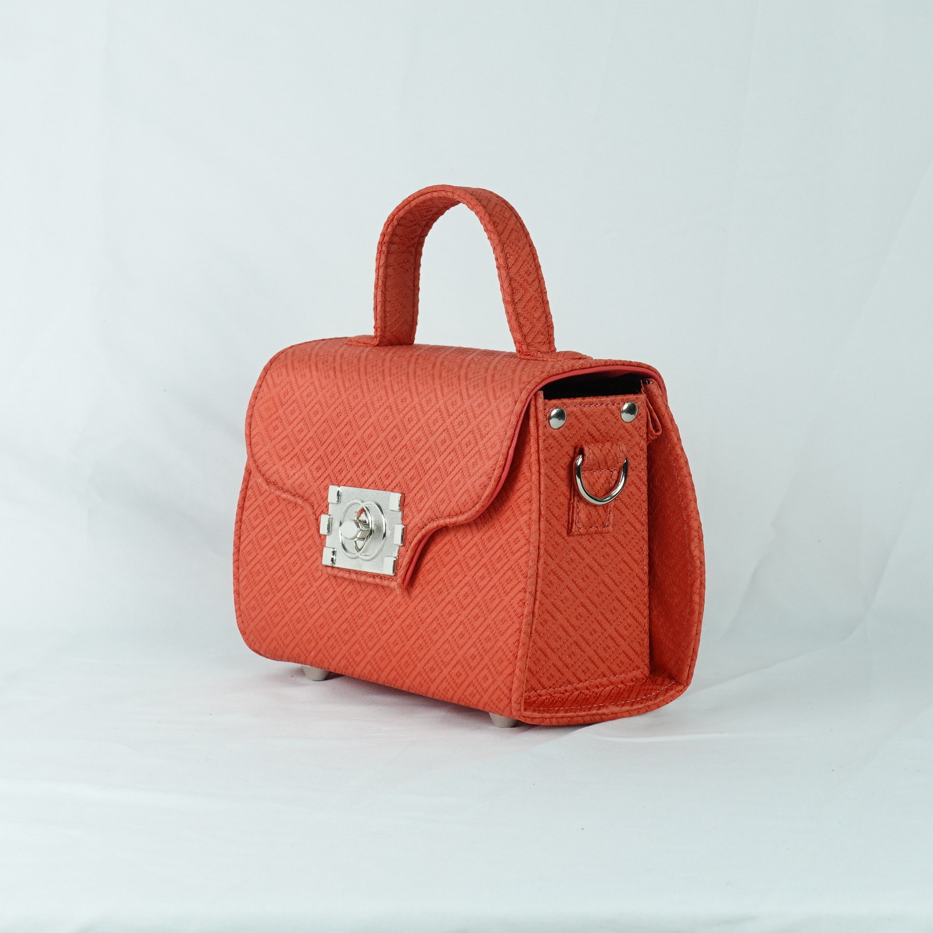 กระเป๋าถือผ้าไหมทรงกล่องฝาพับ ขนาด 21x13x10ซม.ความสูงหูจับ 7ซม. สีส้ม รหัส GLA-TT-06036818