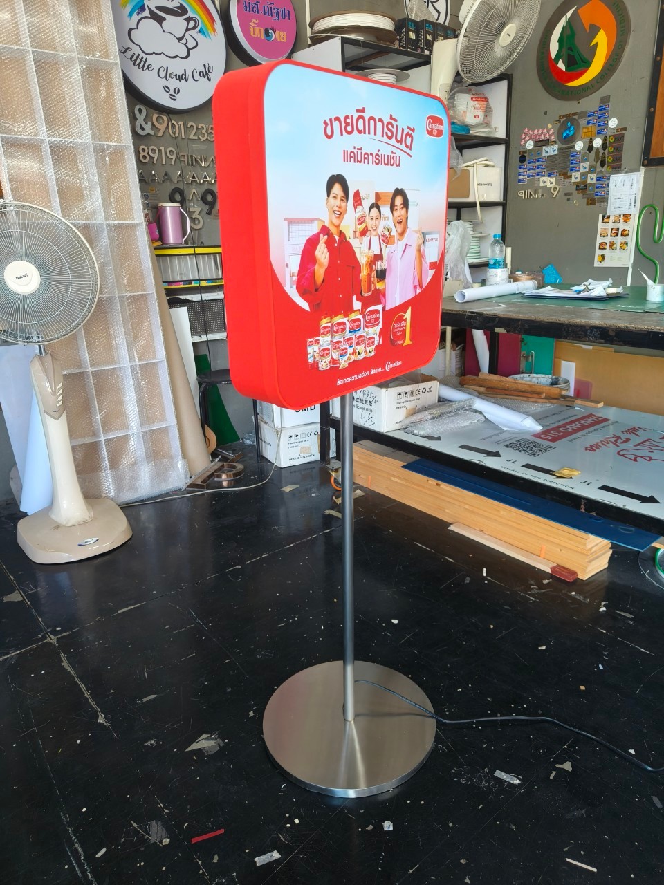 ป้ายกล่องไฟตั้งพื้น
