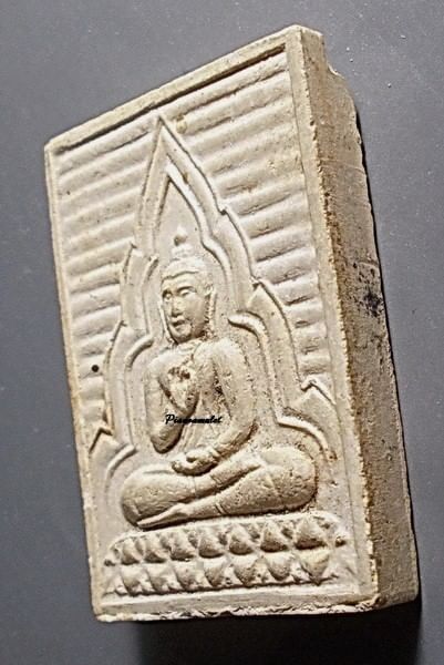 พระผง วัดปากน้ำรุ่น 4 พิมพ์กรรมการใหญ่ (จัมโบ้) หลังโรยพลอย