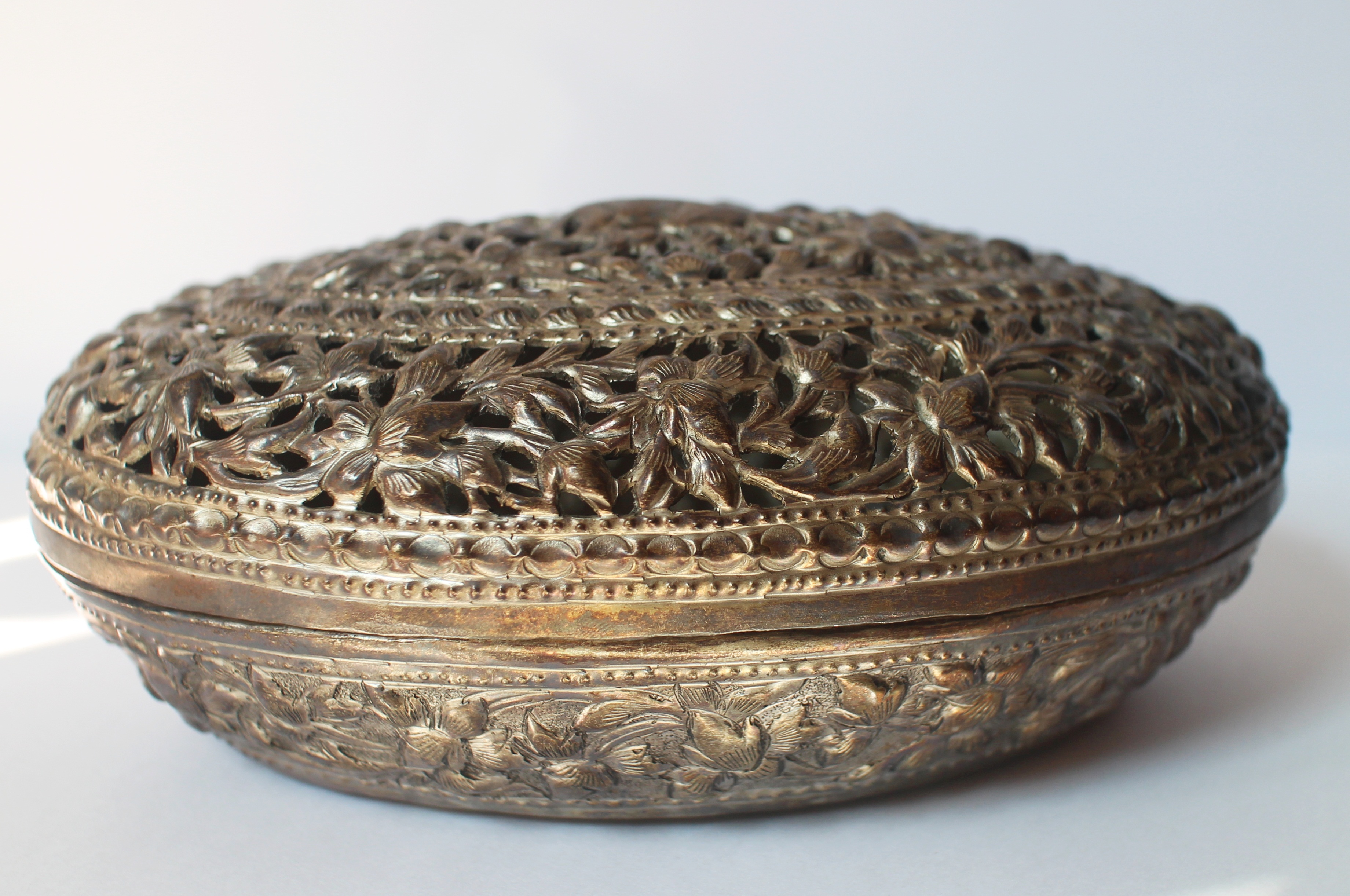 SI118 ตลับเงินดุลลายดอกไม้ กระต่าย เงินแท้ 92.5% นน. 147.2 กรัม ขนาด 14.5x6 cm.