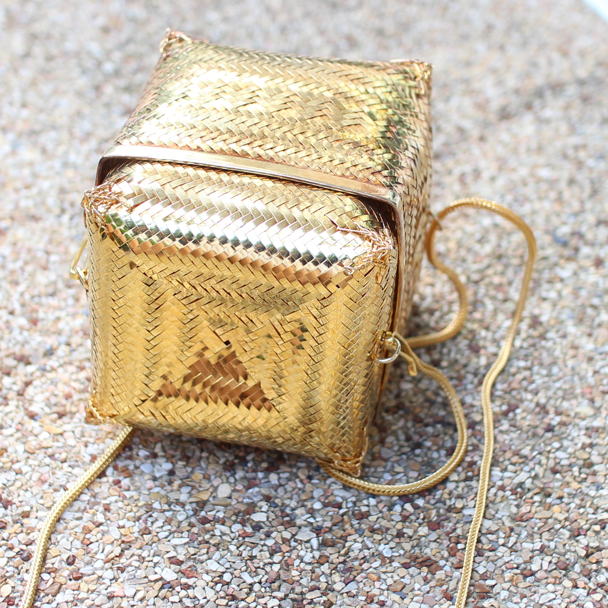 SI364 กระเป๋าสานทรงสีเหลี่ยม เงินกะไหล่ทอง นน. 261.8 กรัม