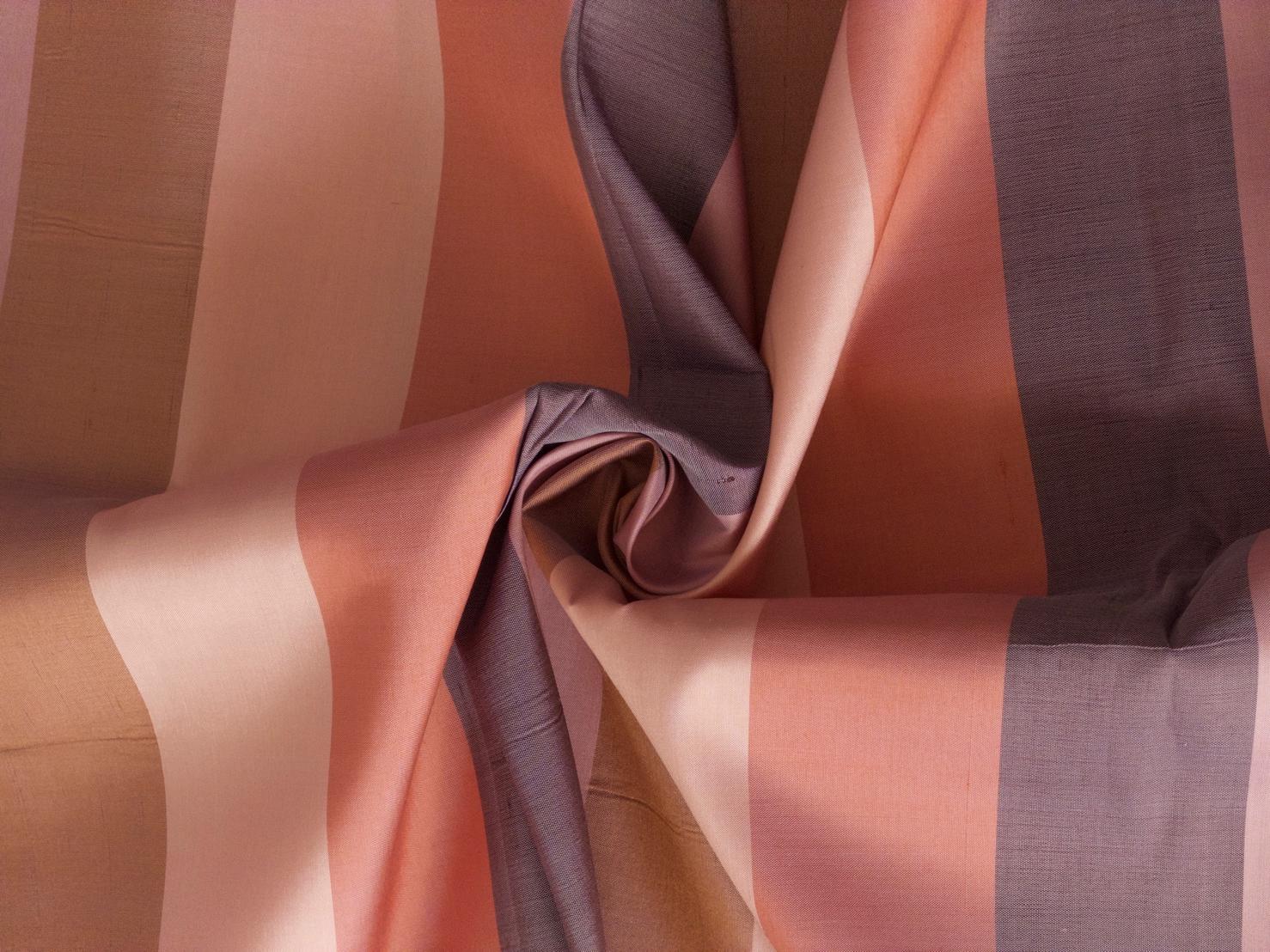 ผ้าไหมลายริ้ว ขายตามความยาวหลา โทนสีน้ำตาล สีคละสี รหัส MC-119-1035MY5