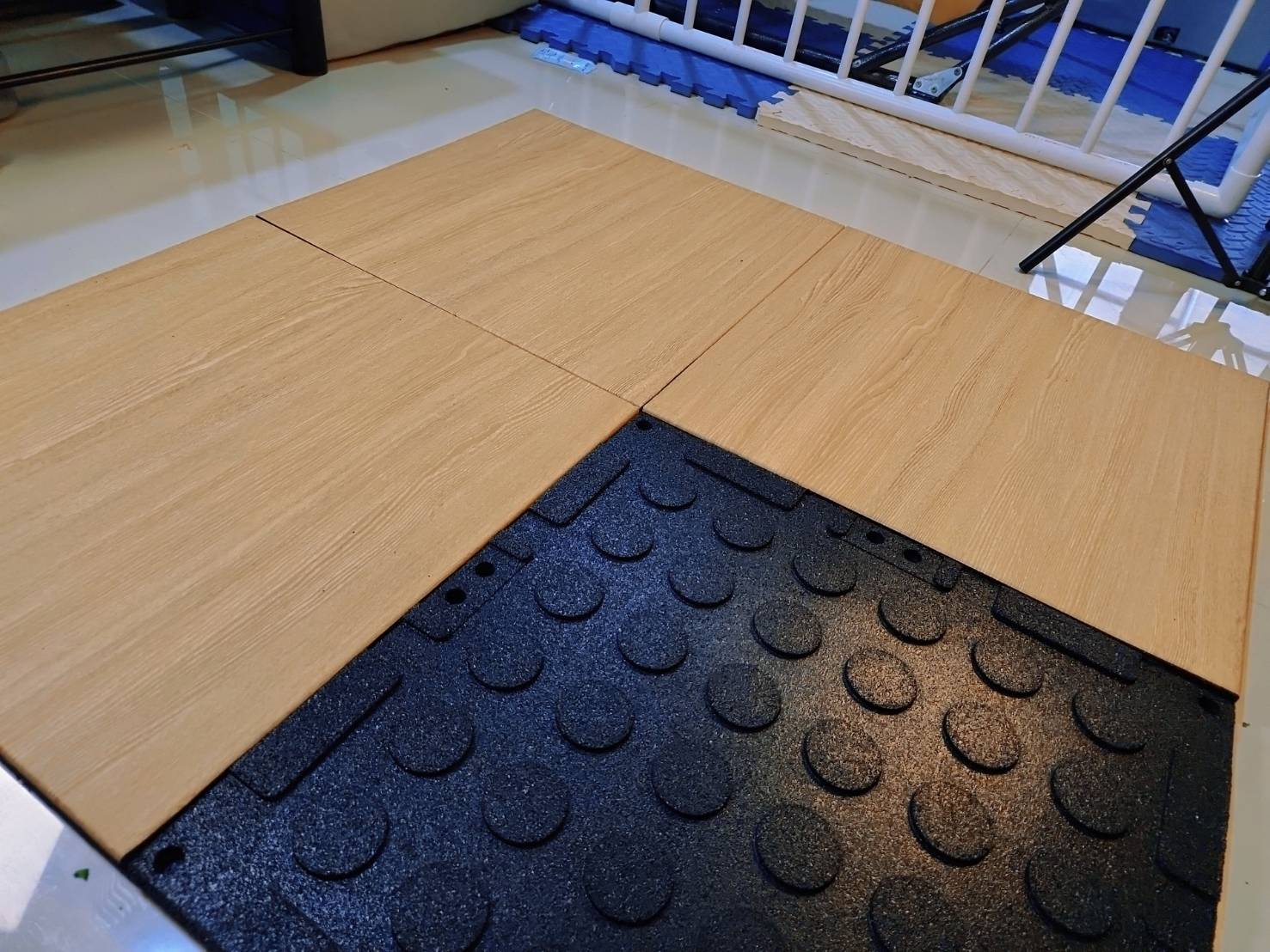 โรงงานผลิต พื้นยาง พื้นฟิตเนส EPDM ลายไม้ หนา25mm สินค้าไทย