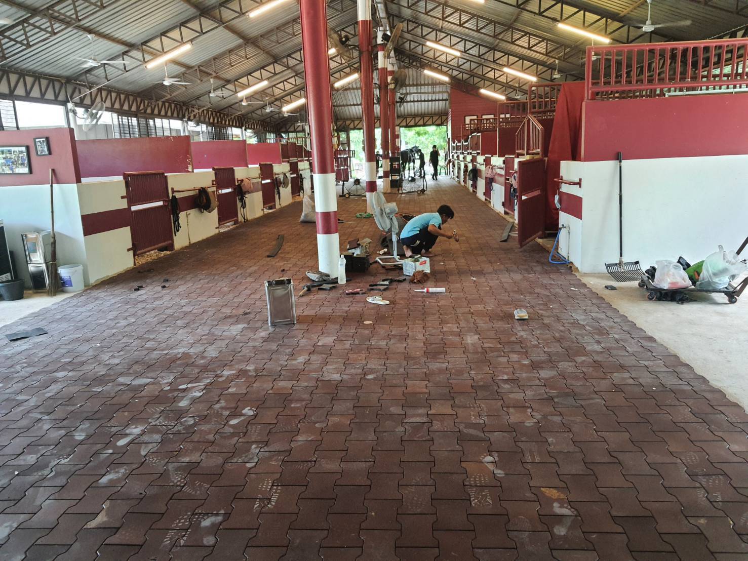 แผ่นยางปูพื้นคอกม้าบล็อคยางหนา25mm