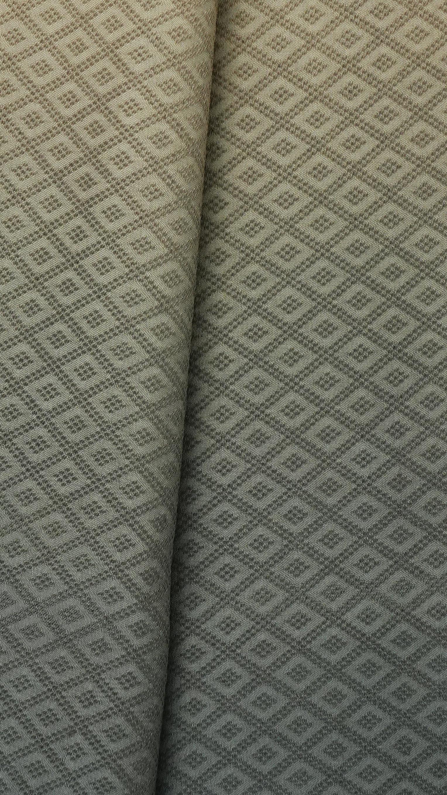 ผ้าไหมย้อมสไลด์สี ยกดอกลูกแก้ว สีครีมเปลือกไข่-สีเทาเข้ม เลือกขนาด รหัส BT-TT-0224687