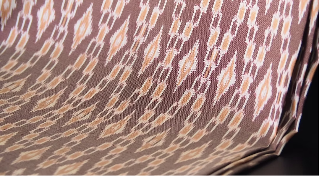 ซิ่น ผ้าไหมมัดหมี่ ไหมบ้าน ขนาด 1x2หลา พื้นสีน้ำตาล รหัส CISP-CT-102528