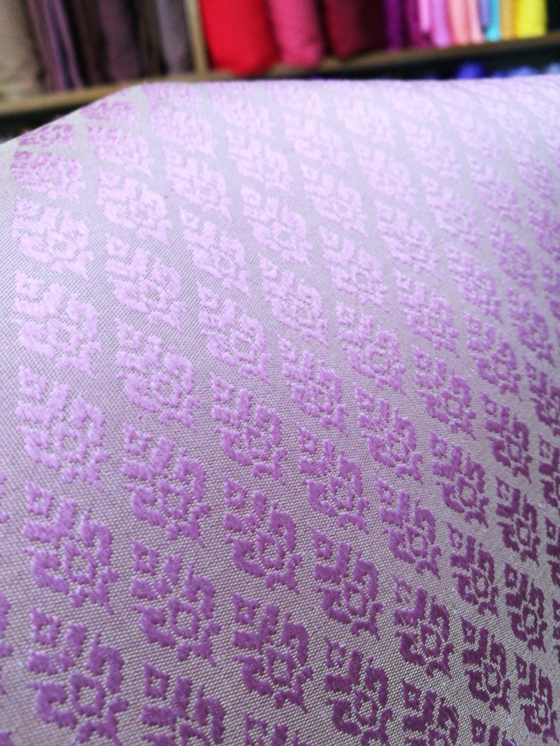 ซิ่น ผ้าไหมยกสุรินทร์ ไหมแท้ 32ตะกอ ไหมแท้ ขนาด 1x2เมตร ลายพนมเทียร สีม่วงชมพูกลีบบัว N11-NY0524663