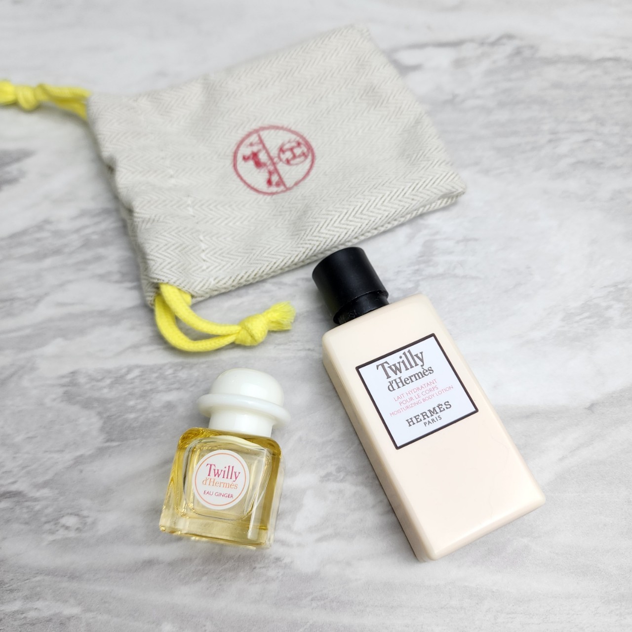 น้ำหอมจิ๋วมินิ Hermes Twilly d'Hermes Ginger EDP Set 7.5ml+Body Lotion 40ml (หัวแต้ม +ถุงผ้า )